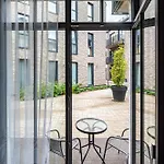 Center Studio, Parking, 16 Butas