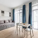 Center Studio, Parking, 16 *