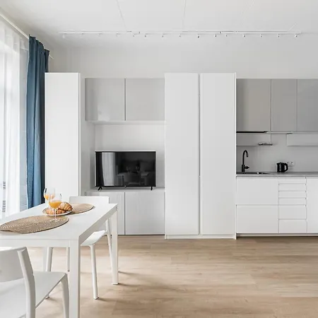 Center Studio, Parking, 16 Apartman *