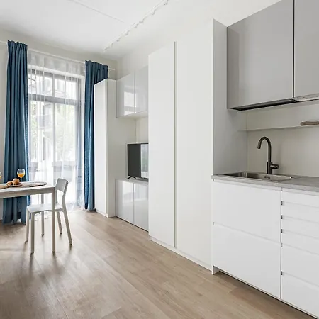 Center Studio, Parking, 16 *