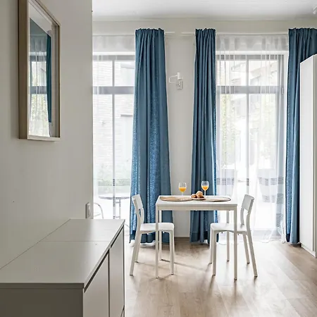 Center Studio, Parking, 16 Apartman *
