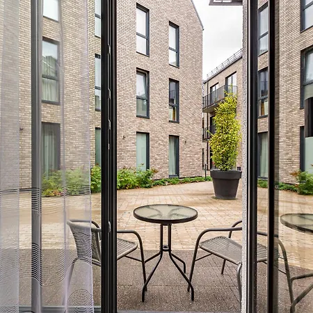 Center Studio, Parking, 16