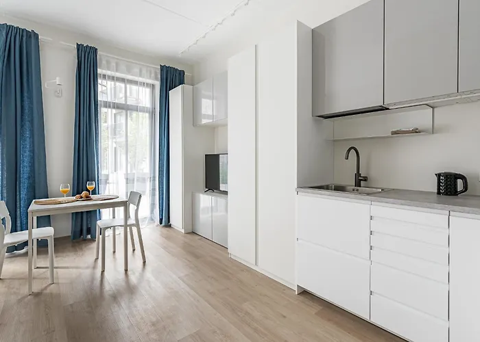 Center Studio, Parking, 16 *