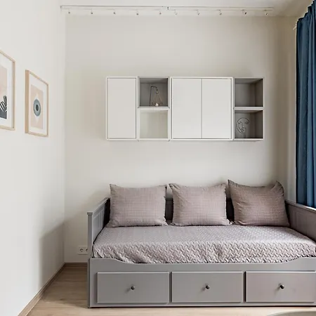 Center Studio, Parking, 16