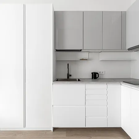 Center Studio, Parking, 16 וילנה