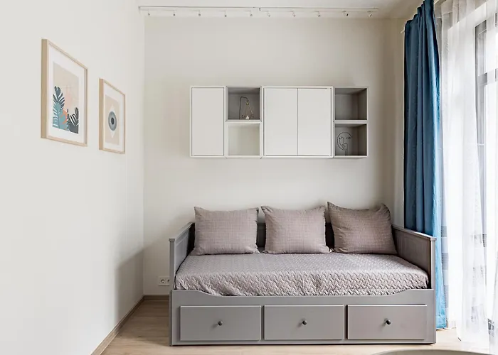 Center Studio, Parking, 16