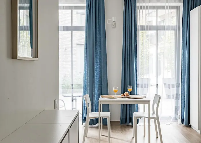 Center Studio, Parking, 16 Apartment *