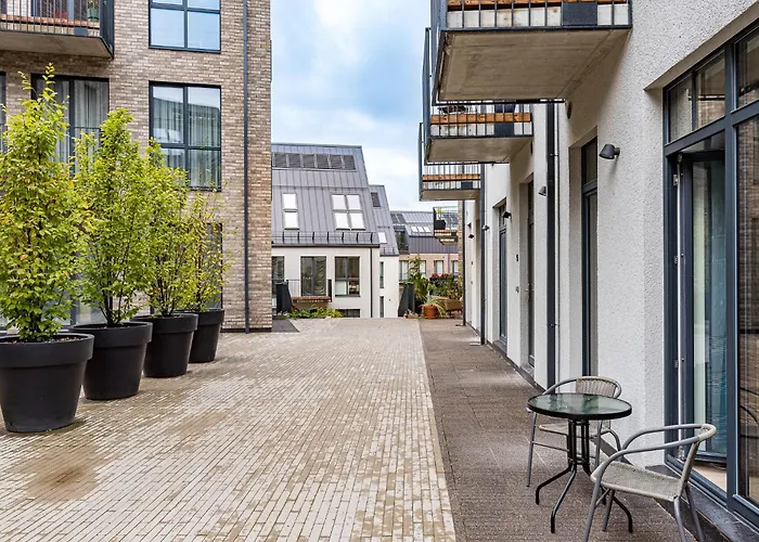 Center Studio, Parking, 16 *