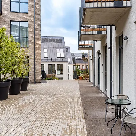 Center Studio, Parking, 16 *